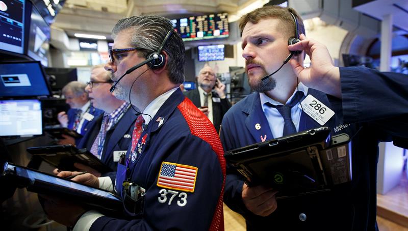  Wall Street opens with losses and the Dow Jones down 0.24%