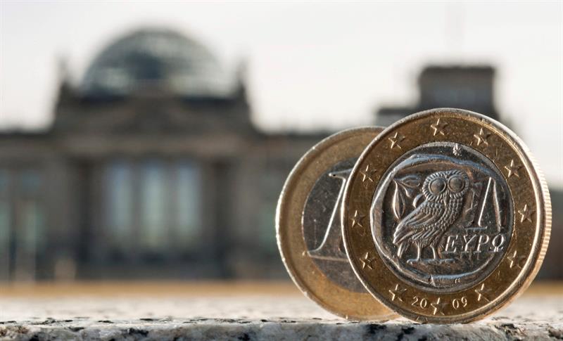  Germany will grow 2 percent this year and 2.2 percent in 2018, according to the "five wise"