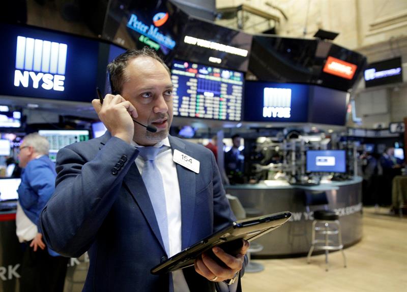  Wall Street opens up and the Dow Jones advances 0.13%